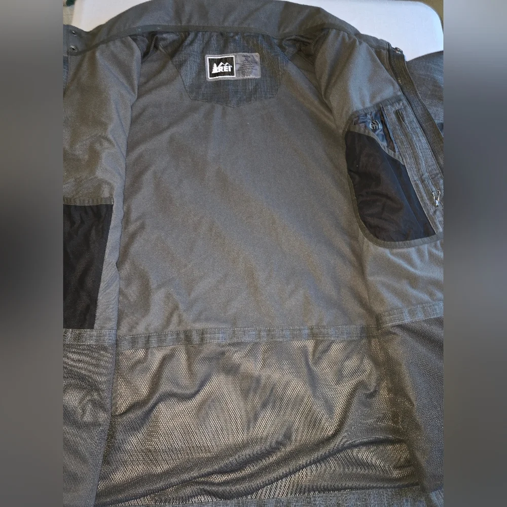 REI Men's Dark Gray Lightweight Hiking Gorpcore Packable E1 Elements Jacket - Picture 4 of 11
